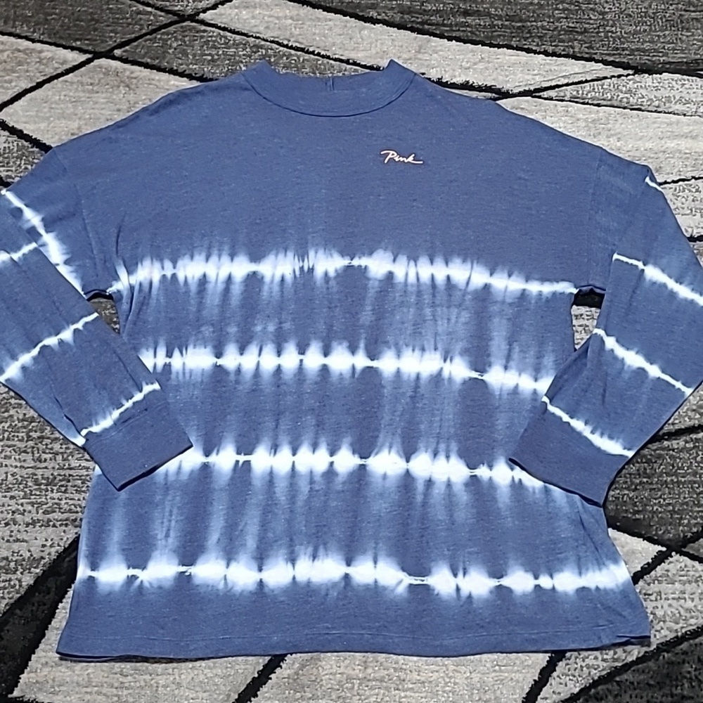 VS PINK 2020 CAMPUS MOCK-NECK TIE-DYE LOGO LONG-SLEEVE TEE-SHIRT